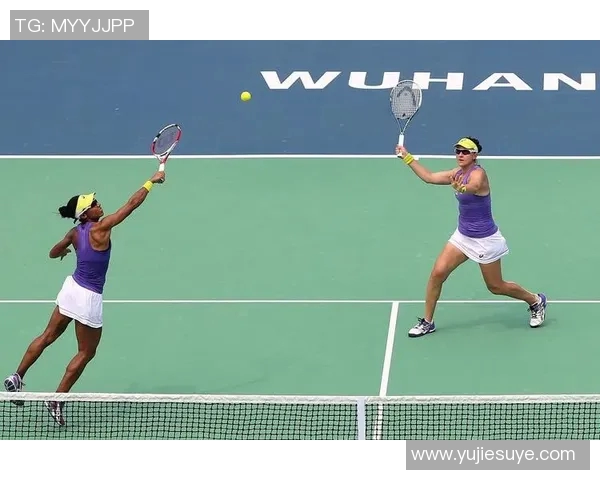 探索网球运动员背后的奋斗与荣耀：从训练到赛场的全方位解读